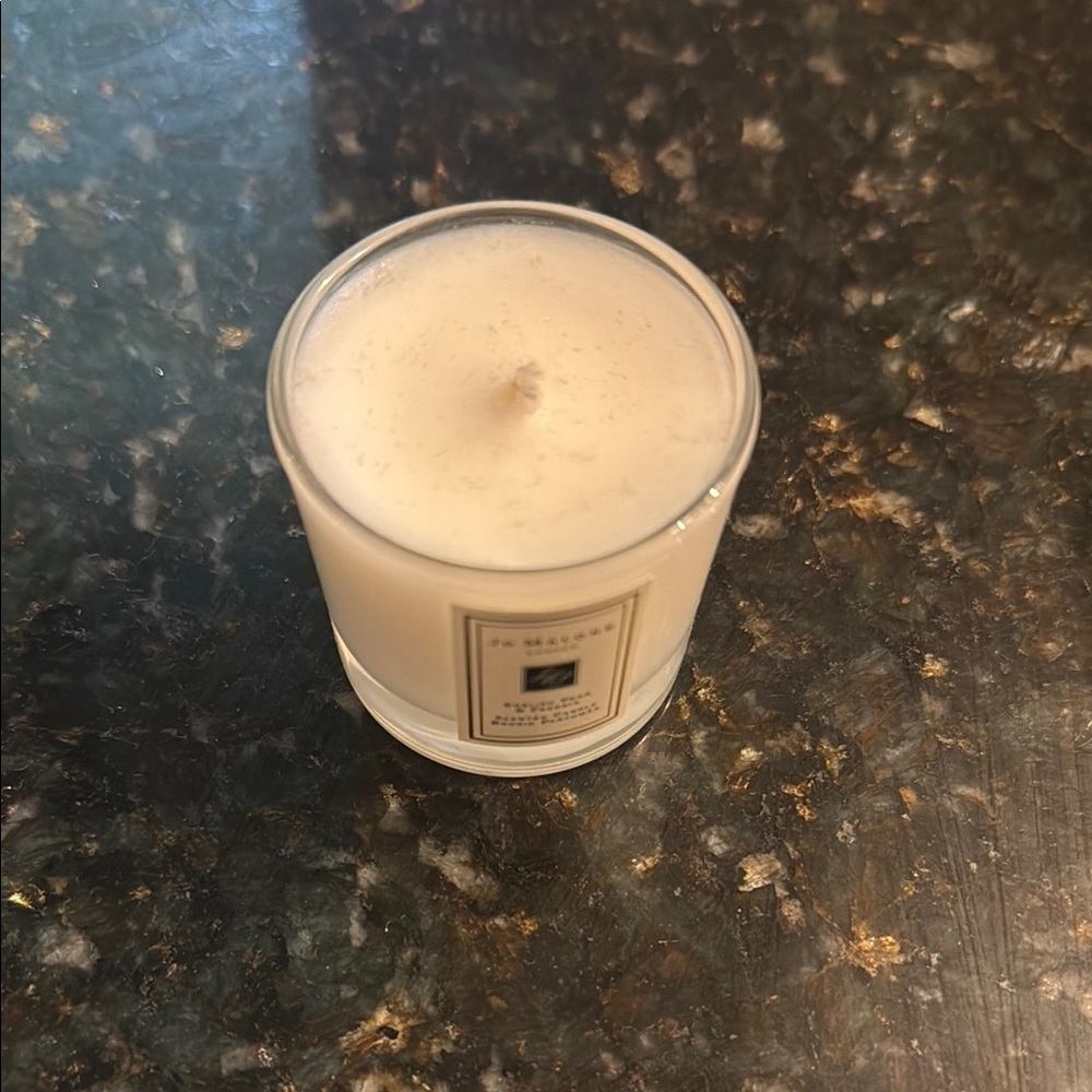 Jo Malone English Pear & Freesia Candle - Picture 2 of 2